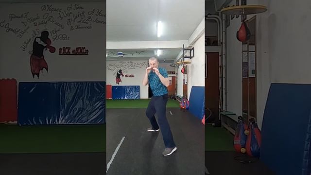 Школа бокса. Упражнение для улучшения координации и передвижений. #вскбокс #спорт #бокс #боксер смотреть онлайн