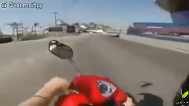 Досмотрите до конца Прикол с мопедом смотреть онлайн