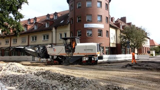 Jüterbog.По улице Schloßstraße(дорогaB102)проводятся дорожные работы 25.08.2020 смотреть онлайн