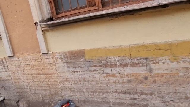 Остатки допетровских строений под кирпичными зданиями