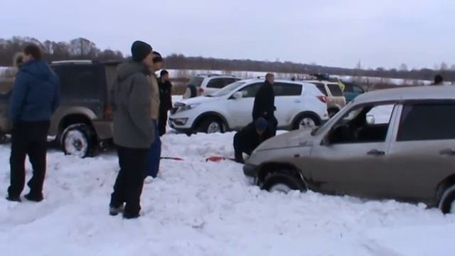 Pajero вытягивает ШНиву смотреть онлайн