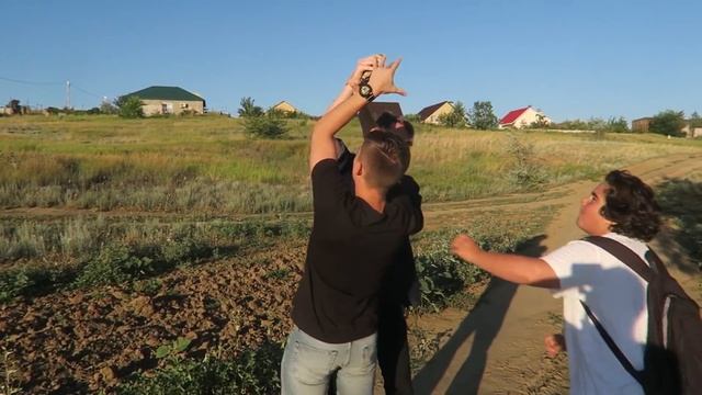 БОГАТЫЙ сын депутата отобрал телефон у БЕДНОГО школьника! смотреть онлайн