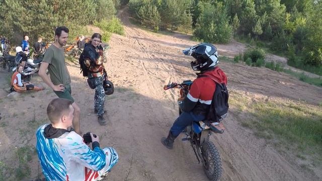Дикий питбайк на слете Minsk X250 смотреть онлайн