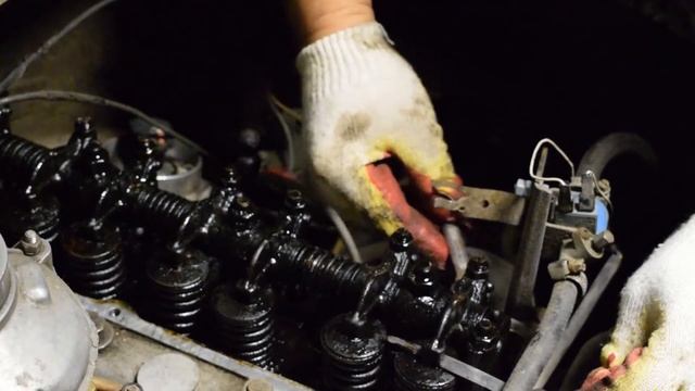 ЗМЗ 402 троит, выстрелы в карбюратор,не держит холостые.Возможные причины. смотреть онлайн