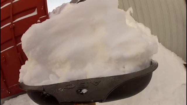 Чистка снега во дворе Экскурсия в Дровник смотреть онлайн