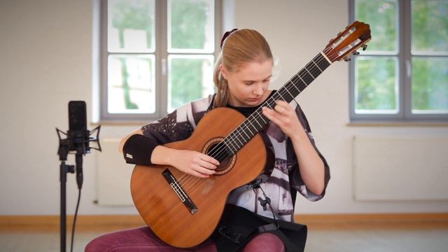 Leonora Spangenberger (13) plays 12 Etudes by Heitor Villa Lobos: Etude No 10 смотреть онлайн