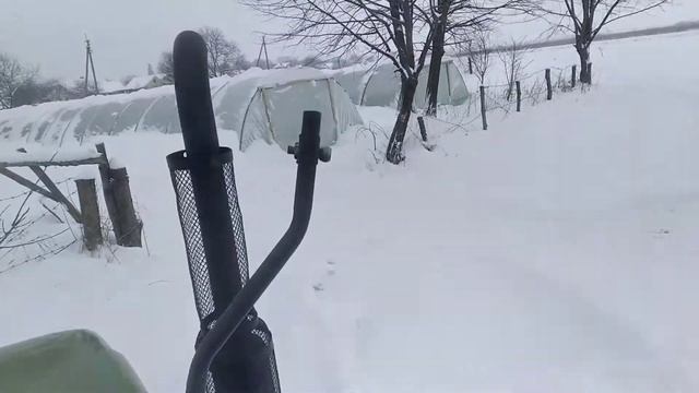 Засыпало мои теплицы снегом прогортаю снег минитрактором смотреть онлайн