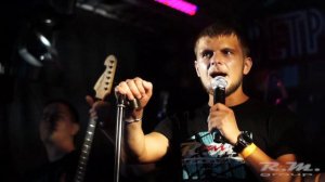 Земляне. Земля в иллюминаторе (Трава у дома)