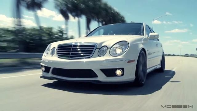 Mercedes Benz E63 AMG on 20 Vossen смотреть онлайн