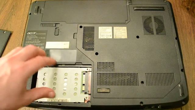 Как заменить в ноутбуке жесткий диск HDD смотреть онлайн