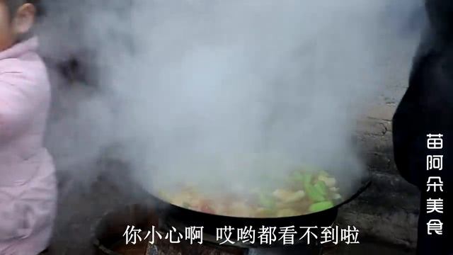 最爱的“酸汤鱼”，放入秘制香料，苗大姐连吃4碗饭，一家人食量大的惊人！【苗阿朵美食】