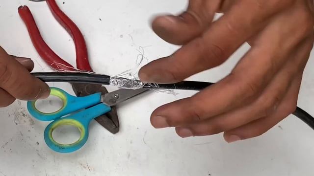 Here Comes The Repairman's Secret Trick! Connect Tv Antenna Cable Correctly & Firmly смотреть онлайн