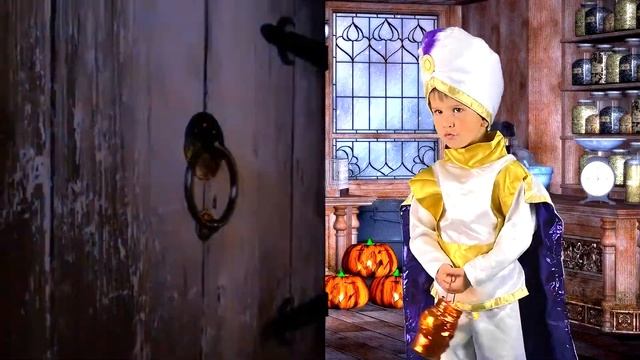 Kate and Ilias are going for Halloween treats #Songs, дети мира собирают конфеты на хэллоуин смотреть онлайн