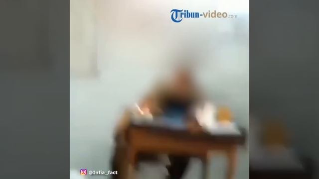 Viral Video Oknum Guru Nonton Film Dewasa di Kelas, Tak Sadar Tersambung Proyektor dan Bikin Heboh смотреть онлайн
