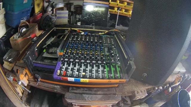 Excellent keyboard amp and speaker rig смотреть онлайн