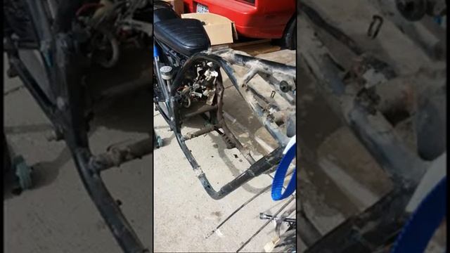 1979 Suzuki GS750 bobber build part 1 смотреть онлайн