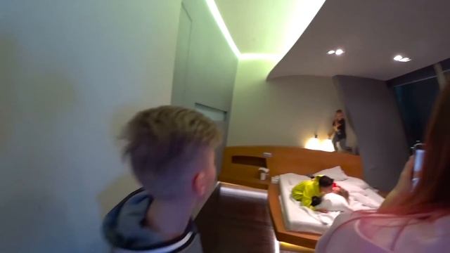 Самый КОРОТКИЙ ВЛОГ!! БЭКСТЕЙДЖ КАК МЫ СНИМАЛИ ТРЕМЯ КАНАЛАМИ! FAMILYBOX BOYS AND TOYS DANIEL GRO