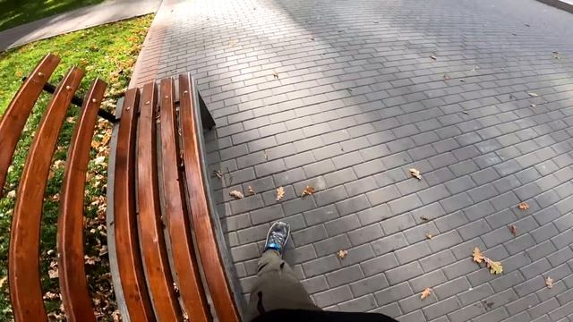 ESCAPING BEAUTIFUL GIRL (Romantic Parkour POV Chase) смотреть онлайн