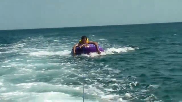 Single Tube 2011 with a Jet-Ski pt5.MP4 смотреть онлайн