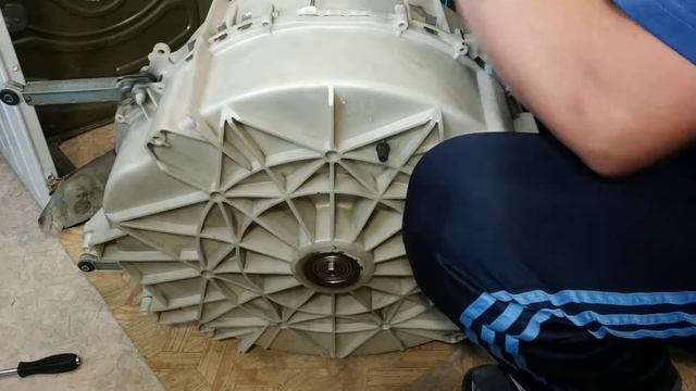 Разборка бака стиральной машины БОШ. смотреть онлайн