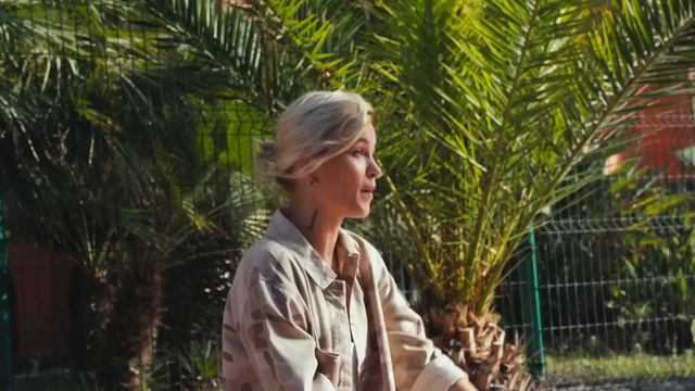 Костя Битеев & Лиза Смол - Расслабленно смотреть онлайн