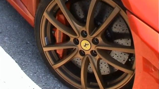 Red Ferrari 430 Scuderia on the Road смотреть онлайн