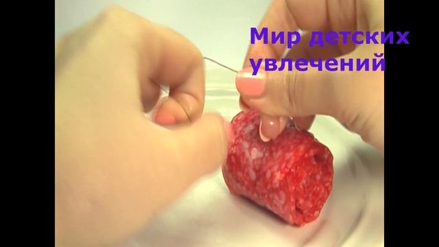 Украшаем стол. Поделка из продуктов. Роза из колбасы. / Decorate the table. Rose of sausages. смотреть онлайн