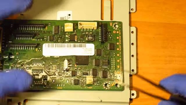 Принтер HP Color Laser 150a разобрать и поменять флеш память, disassemble and change flash memory. смотреть онлайн
