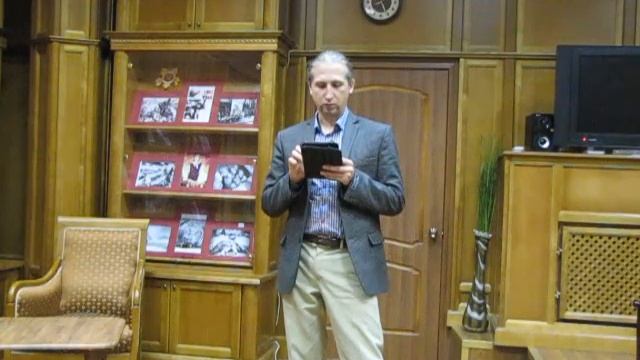 Вел Гвор Осень Читает автор в Салоне Творчества Неравнодушие 01 10 2015 047 смотреть онлайн