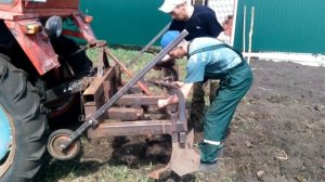 Нарезаем гребень на т-25 под посадку картофеля