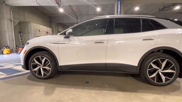 2023 VW ID.4 Pro AWD with Statement Package, Electra Wheels & Black Roof | Vancouver Volkswagen смотреть онлайн