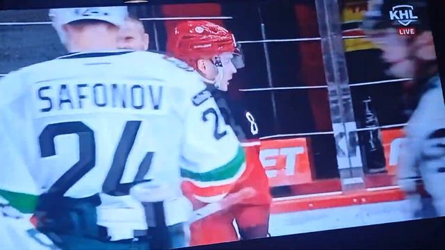 Витязь - Акбарс/концовка игры. судьи тащят Акбарс в плей офф! смотреть онлайн