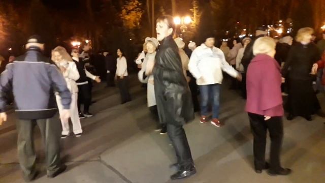 Синий синий иней лег на провода!!!??Танцы в парке Горького!!!??Харьков 2021 смотреть онлайн