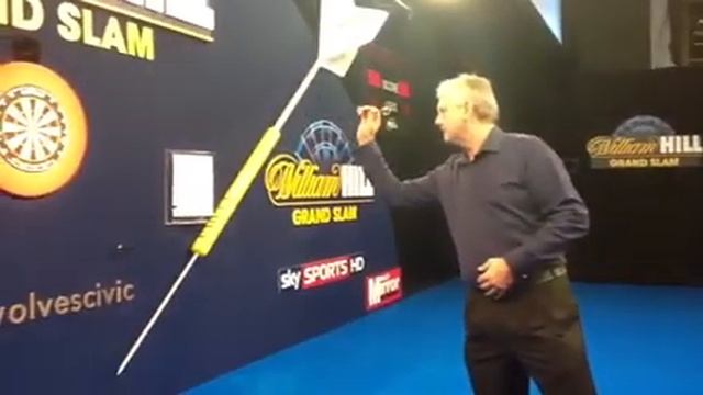 How To Play Darts | Rod Harrington's top tips on how to play darts (2) смотреть онлайн