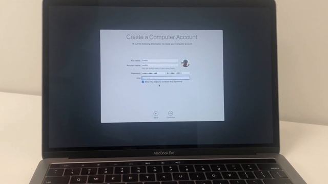 UNBOXING and SETUP of MacBook Pro 13" смотреть онлайн