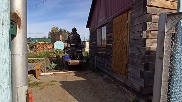 В деревне без мини техники никуда. Осенние работы для мини погрузчика. Жизнь в деревне смотреть онлайн
