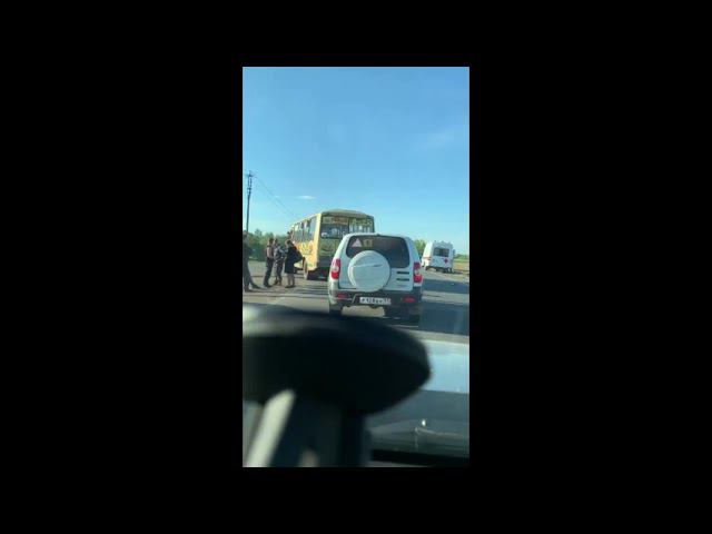 Столкновение скутера и велосипеда в Печоре смотреть онлайн