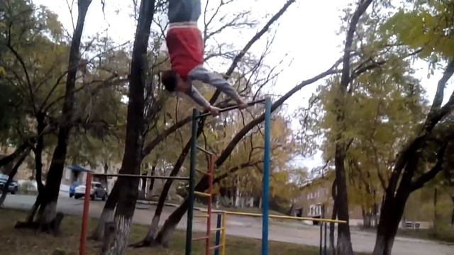 типичные будни уличного гимнаста смотреть онлайн