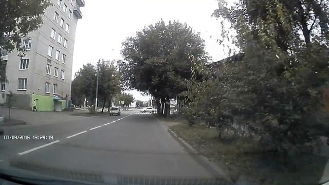 Энгельса наглый меган на встречке