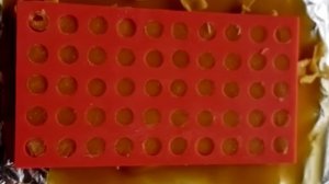 Изготовление восковых мисочек для вывода пчеломаток используя матрицу на 50 мисочек.