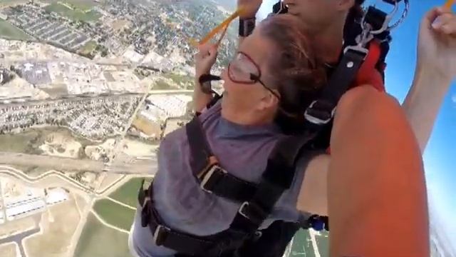 Tamara Tattersall Goes Sky Diving (Sport Skydiving) смотреть онлайн