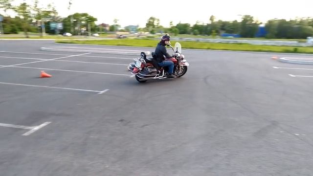 Экстренное торможение на мотоцикле. Блокировка переднего колеса смотреть онлайн