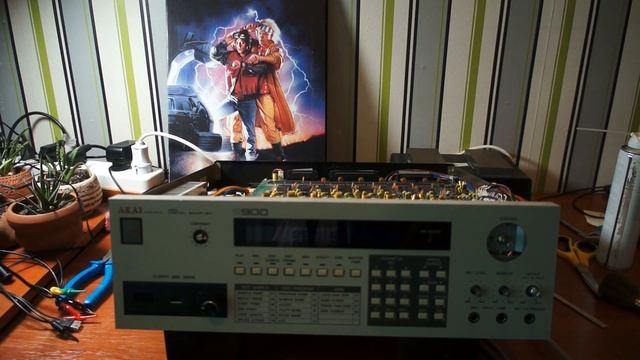 AKAI S900, установка floppy эмулятора gotek, замена экрана #Ремонты смотреть онлайн