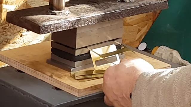 Бейдж штамп для вырубки смотреть онлайн
