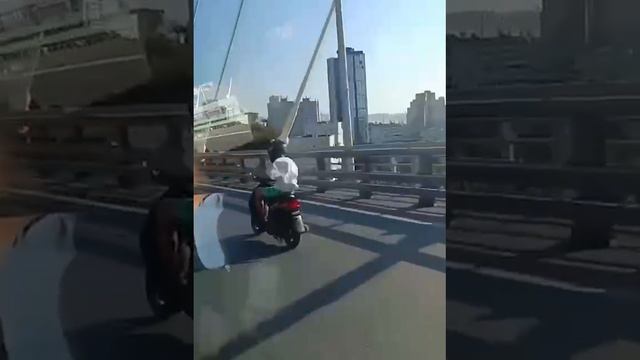 Показал палец, прилетела карма