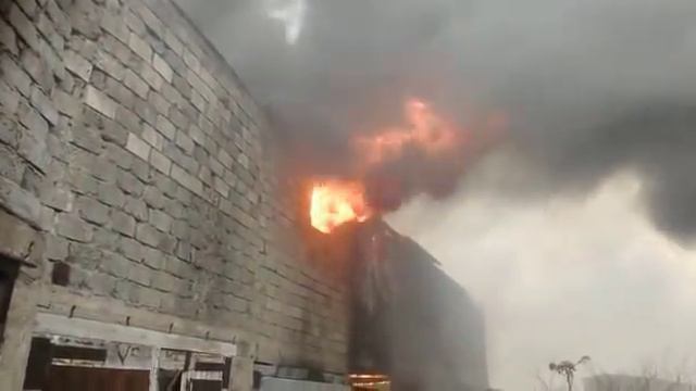 Пожар в Холмске утром 15 октября смотреть онлайн