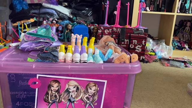 Thrift Store and Swap Meet Hunting: Bratz, Monster High, and Ever After High Dolls Found! смотреть онлайн