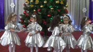 Танец конфеток. Мы девочки конфетки мы весело живём.