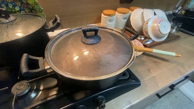 В шкафу у мелких) влажная уборка в доме? смотреть онлайн