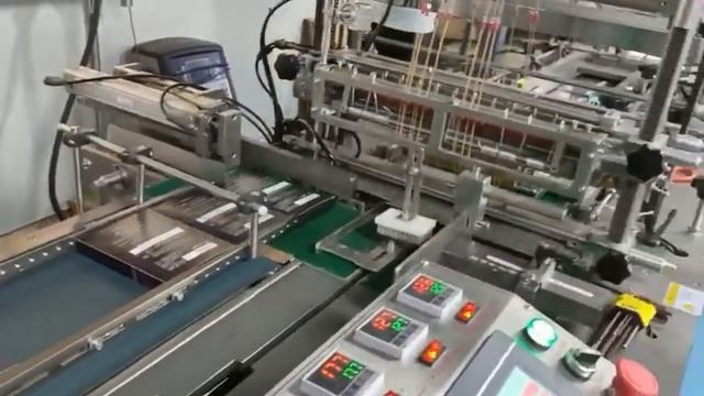 Автоматическая горизонтальная коробка упаковки картонной машины смотреть онлайн